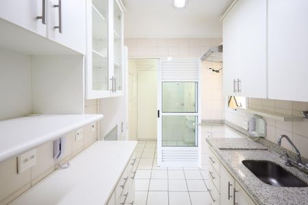 cozinha de apartamento para alugar com 2 quartos, 82m² em Vila Sofia, São Paulo