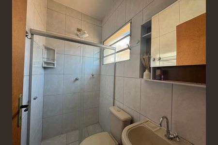 Banheiro de kitnet/studio para alugar com 1 quarto, 14m² em Presidente Altino, Osasco