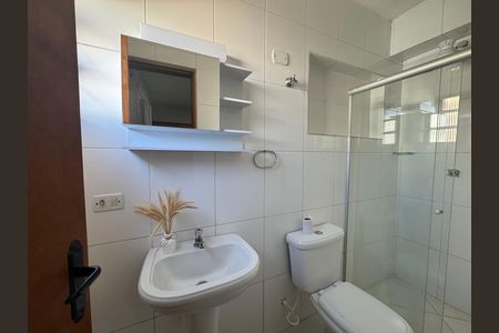 Banheiro de kitnet/studio para alugar com 1 quarto, 15m² em Presidente Altino, Osasco