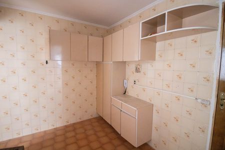 COZINHA de apartamento para alugar com 2 quartos, 96m² em Vila Amélia, São Paulo