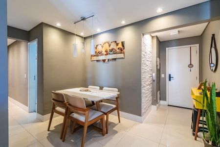 Sala de apartamento à venda com 3 quartos, 74m² em Jardim Tupanci, Barueri