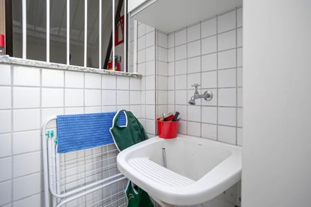 Apartamento à venda com 119m², 3 quartos e 3 vagas Apartamento à venda com 119m², 3 quartos e 3 vagasÁrea de serviço