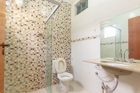 Banheiro da Suíte de casa de condomínio para alugar com 3 quartos, 147m² em Vila Nova Savoia, São Paulo