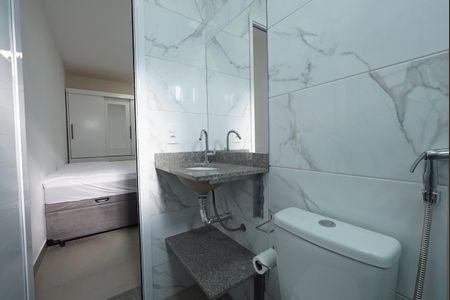 Banheiro de kitnet/studio para alugar com 1 quarto, 22m² em Vila Mariana, São Paulo