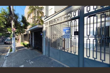 Fachada + Plaquinha de kitnet/studio para alugar com 1 quarto, 22m² em Vila Mariana, São Paulo