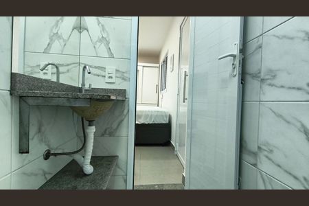Banheiro de kitnet/studio para alugar com 1 quarto, 22m² em Vila Mariana, São Paulo