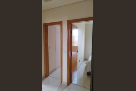 Corredor de apartamento para alugar com 3 quartos, 95m² em Novo Eldorado, Contagem