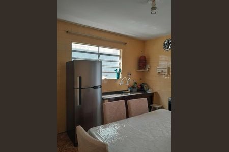 Casa à venda com 3 quartos, 150m² em Vila Zat, São Paulo
