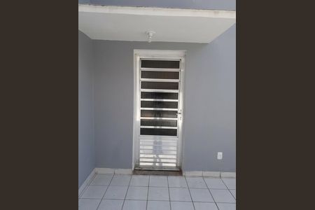 Casa à venda com 3 quartos, 150m² em Vila Zat, São Paulo