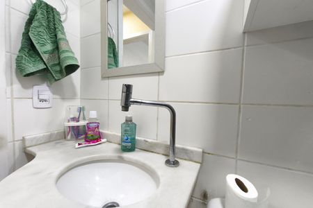 Banheiro de apartamento à venda com 2 quartos, 50m² em Residencial Cosmos, Campinas