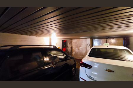 Garagem de casa à venda com 3 quartos, 210m² em Ipiranga, São Paulo