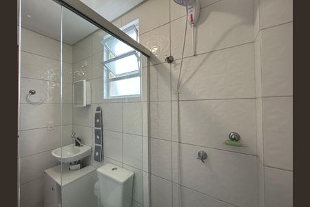 Banheiro social de apartamento para alugar com 2 quartos, 80m² em Barra da Lagoa, Florianópolis