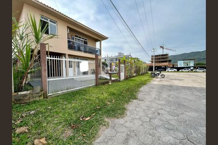 Fachada de apartamento para alugar com 2 quartos, 80m² em Barra da Lagoa, Florianópolis