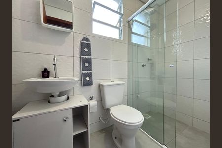 Apartamento para alugar com 80m², 2 quartos e 1 vaga Apartamento para alugar com 80m², 2 quartos e 1 vagaBanheiro social