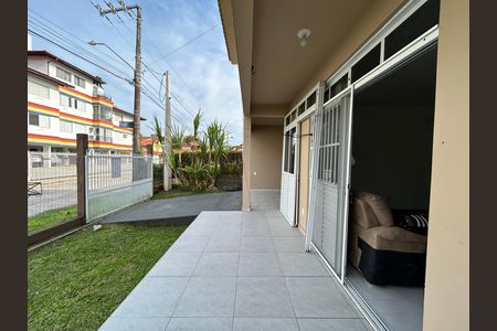 Área externa de apartamento para alugar com 2 quartos, 80m² em Barra da Lagoa, Florianópolis