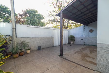Garagem de casa para alugar com 3 quartos, 240m² em Bangu, Rio de Janeiro