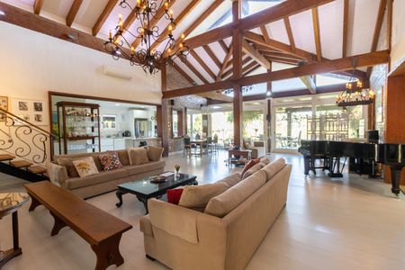 Casa de condomínio para alugar com 386m², 2 quartos e 4 vagas Casa de condomínio para alugar com 386m², 2 quartos e 4 vagasSala