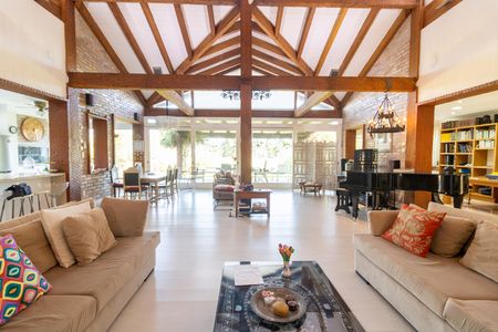 Casa de condomínio para alugar com 386m², 2 quartos e 4 vagas Casa de condomínio para alugar com 386m², 2 quartos e 4 vagasSala
