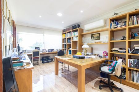 Casa de condomínio para alugar com 386m², 2 quartos e 4 vagas Casa de condomínio para alugar com 386m², 2 quartos e 4 vagasEscritório