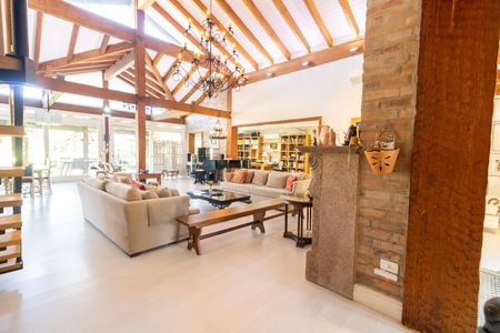 Casa de condomínio para alugar com 386m², 2 quartos e 4 vagas Casa de condomínio para alugar com 386m², 2 quartos e 4 vagasSala