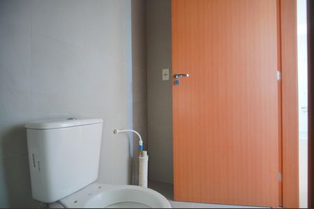 Banheiro de apartamento à venda com 2 quartos, 47m² em São Jorge, Novo Hamburgo