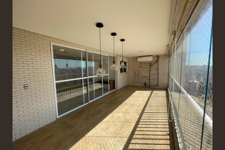 Apartamento para alugar com 141m², 3 quartos e 3 vagas Apartamento para alugar com 141m², 3 quartos e 3 vagasVaranda
