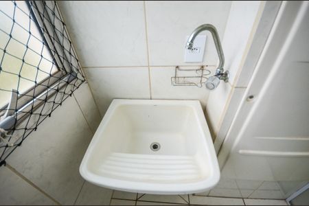 Área de Serviço de apartamento para alugar com 2 quartos, 52m² em Conjunto Residencial Vista Verde, São Paulo