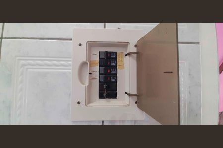 Quadro de Luz de casa para alugar com 2 quartos, 60m² em Quitaúna, Osasco