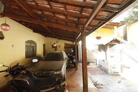Garagem de casa à venda com 7 quartos, 700m² em Madre Gertrudes, Belo Horizonte