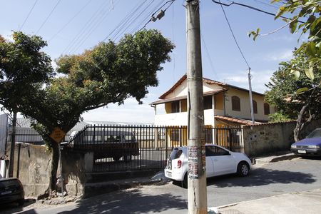 Fachada de casa à venda com 7 quartos, 700m² em Madre Gertrudes, Belo Horizonte