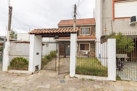 Fachada de casa à venda com 4 quartos, 242m² em Santo Antônio, Porto Alegre