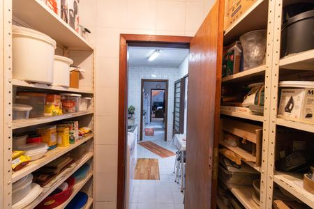 Área de Serviço de casa à venda com 4 quartos, 242m² em Santo Antônio, Porto Alegre