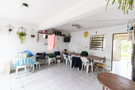 Quintal de casa à venda com 4 quartos, 242m² em Santo Antônio, Porto Alegre