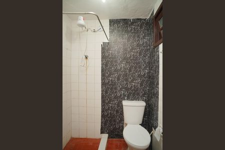 Banheiro de kitnet/studio para alugar com 1 quarto, 50m² em Cordeirinho, Maricá