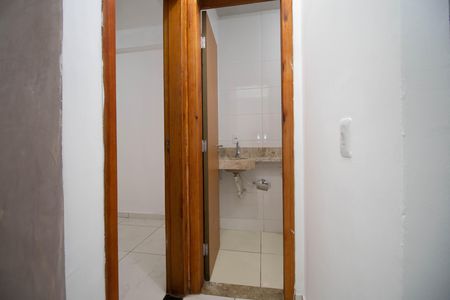 Corredor de kitnet/studio para alugar com 1 quarto, 35m² em Riacho Fundo, Brasília