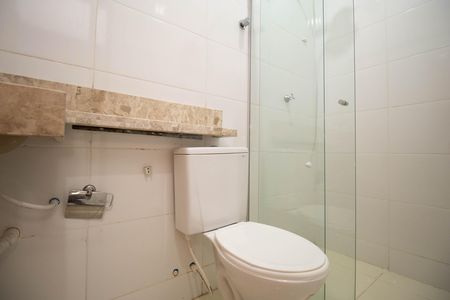 Banheiro Social de kitnet/studio para alugar com 1 quarto, 35m² em Riacho Fundo, Brasília