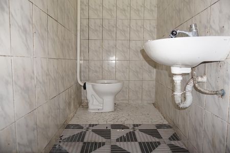Banheiro de casa para alugar com 1 quarto, 39m² em Vila Isis Cristina, Embu das Artes