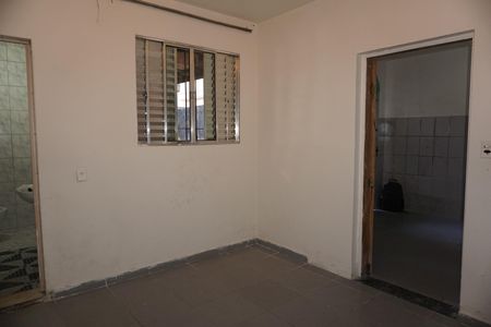 Quarto de casa para alugar com 1 quarto, 39m² em Vila Isis Cristina, Embu das Artes