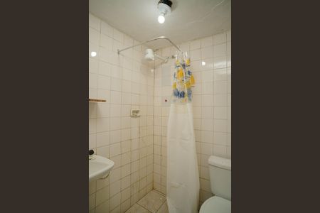 Banheiro de kitnet/studio para alugar com 1 quarto, 50m² em Cordeirinho, Maricá