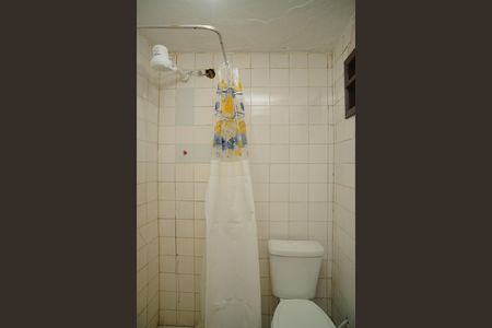 Banheiro de kitnet/studio para alugar com 1 quarto, 50m² em Cordeirinho, Maricá