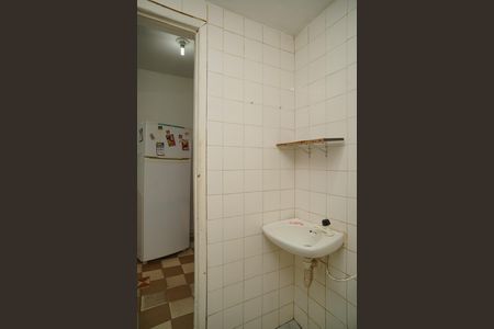Banheiro de kitnet/studio para alugar com 1 quarto, 50m² em Cordeirinho, Maricá