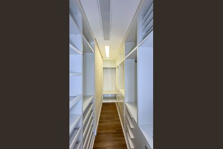 Closet da suíte de apartamento para alugar com 1 quarto, 86m² em Cidade Monções, São Paulo