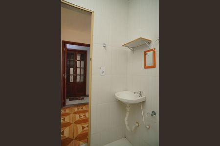 Banheiro de kitnet/studio para alugar com 1 quarto, 50m² em Cordeirinho, Maricá