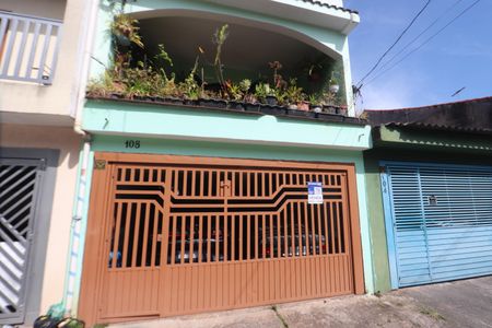 Fachada de casa à venda com 3 quartos, 240m² em Parque Sao Rafael, São Paulo