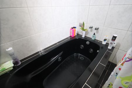 Banheiro da Suíte de casa à venda com 3 quartos, 240m² em Parque Sao Rafael, São Paulo