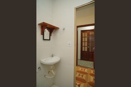 Banheiro de kitnet/studio para alugar com 1 quarto, 50m² em Cordeirinho, Maricá