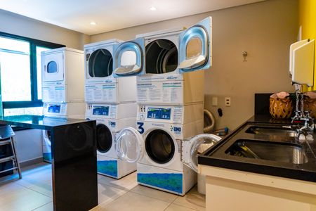 Área comum - Lavanderia de kitnet/studio para alugar com 1 quarto, 30m² em Mirandópolis, São Paulo