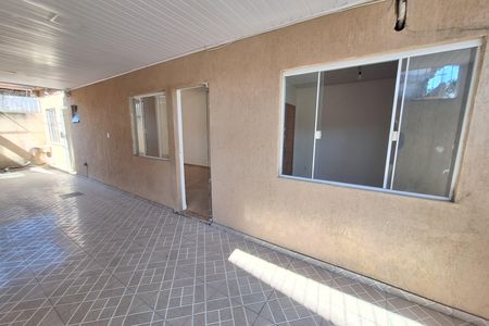 Fachada de casa para alugar com 1 quarto, 72m² em Saracuruna, Duque de Caxias