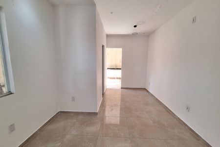 Sala de casa para alugar com 1 quarto, 72m² em Saracuruna, Duque de Caxias