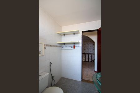 Casa para alugar com 232m², 3 quartos e 1 vaga Casa para alugar com 232m², 3 quartos e 1 vagaBanheiro social 2